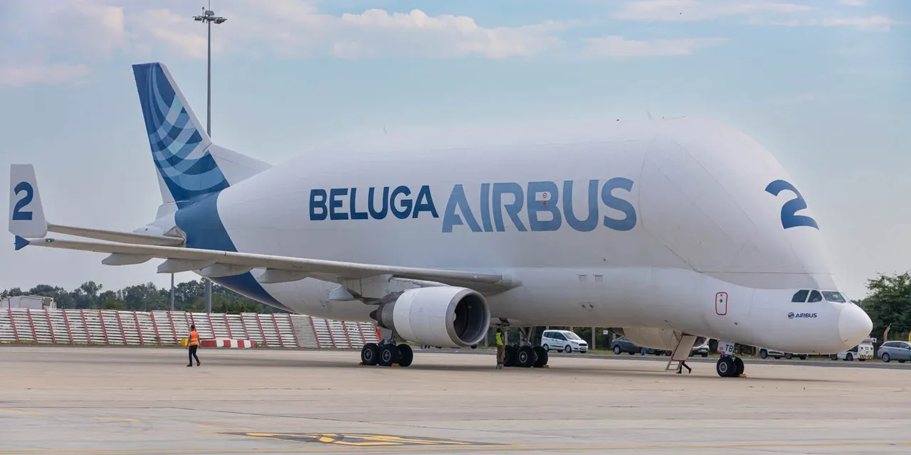 Исторически момент: Airbus Beluga ST кацна на Летище Бургас