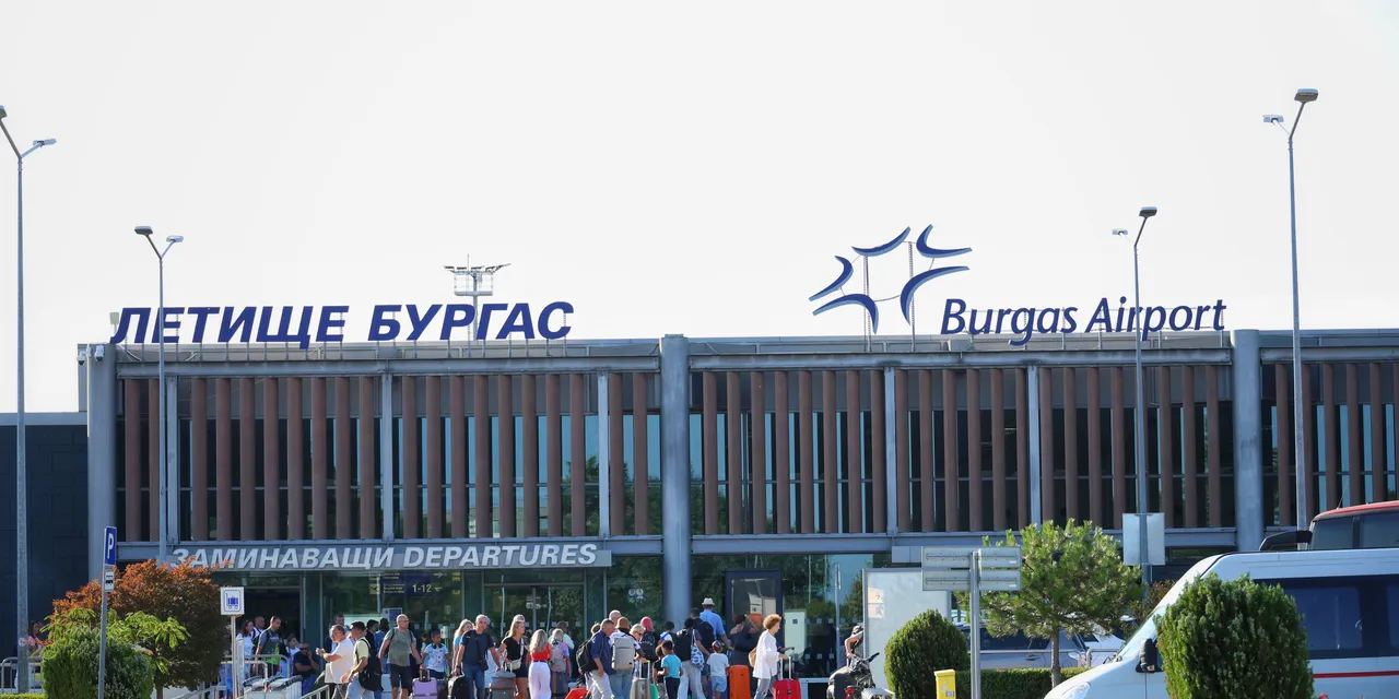 Самолетът, пренасочен към Бургас заради сигнал за заплаха, кацна в Тел Авив след 7-часова проверка