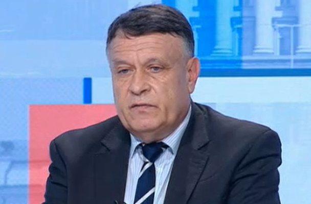 Готвят ли се да подведат Радев с министъра на образованието? Довчера целуваше ръка на Борисов, а днес се прави на &ldquo;прогресивен&rdquo;! (ВИДЕО)