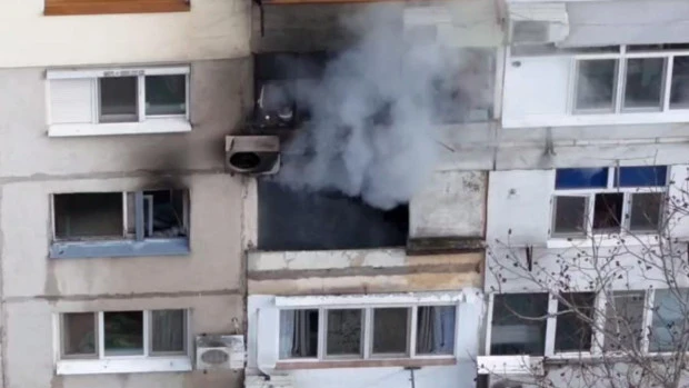 Две пожарни гасиха пламъци в жилищен блок в ж.к. „Славейков“