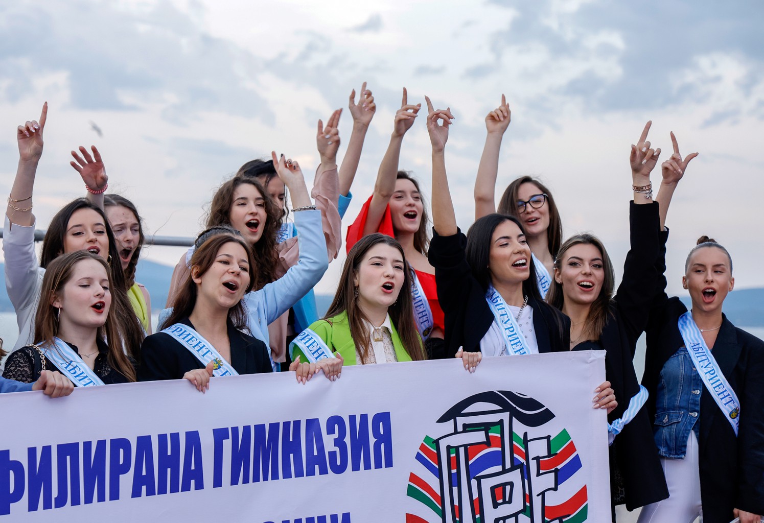 Бургас изпраща 2398 абитуриенти: Морската градина става сборен пункт, полицията излиза с камери по пътя към Слънчев бряг