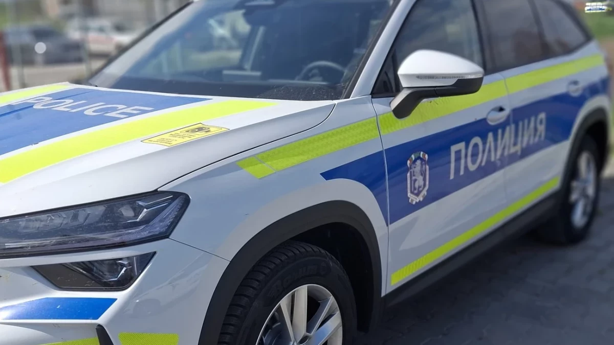 Кола се обърна по таван на изхода на Айтос към Карнобат: полиция отклони движението