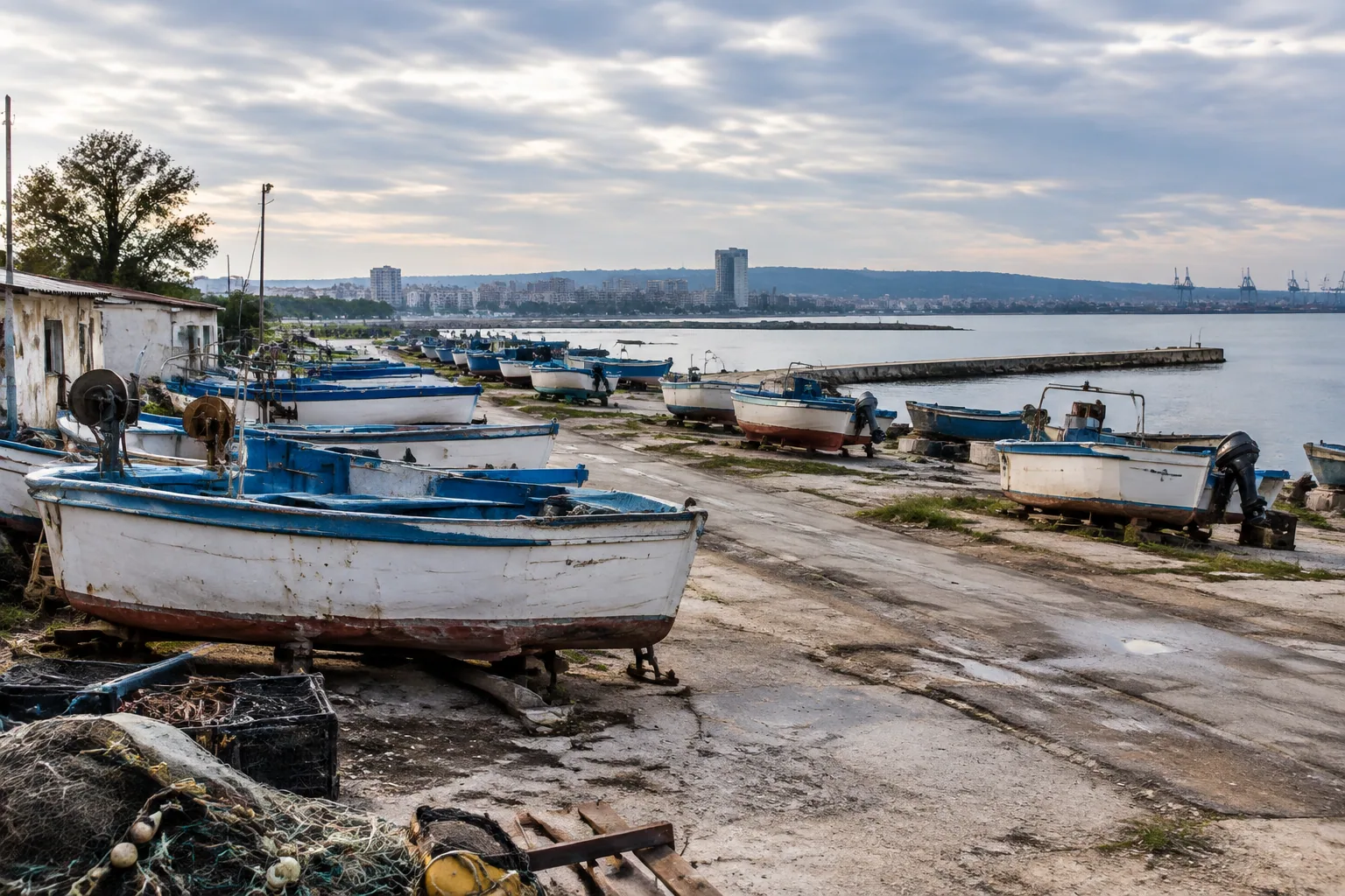 Варна гони 30 рибарски лодки от лодкостоянка „Черно море“