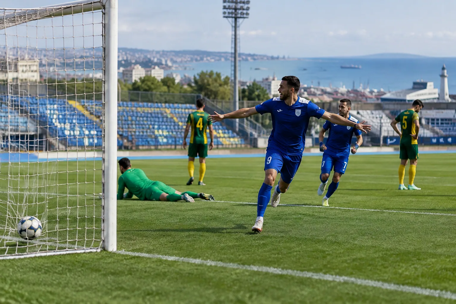 Черноморец 1919 разби Добруджа 3:0 и настигна върха