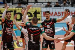 Нефтохимик оцеля в трилър срещу Локомотив Авиа и прати серията в решаващ пети мач