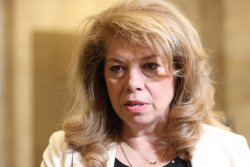 Часове преди изборите: Йотова излиза с обръщение към народа в 19:00