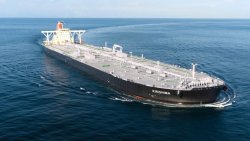 Първите супертанкери минаха през Ормуз: знак за раздвижване или изключение за Китай