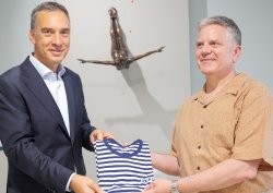 Американският посланик изненадващо посети изложба в Бургас