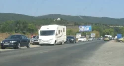 Пиян шофьор с 1,53 промила предизвика удар край Поморие: колата се заби в мантинелата
