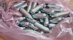 Удар по райския газ в Слънчев бряг: 10 задържани за денонощие, иззети кашони и дрога