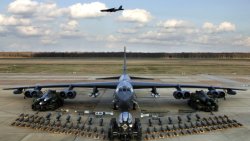 Осем загинали при катастрофа на B-52 в Калифорния (ВИДЕО)