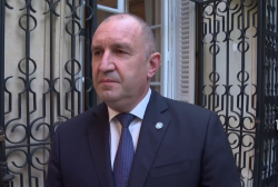 Румен Радев от Париж: България няма да се включи в &bdquo;Коалицията на желаещите&ldquo; (ВИДЕО)