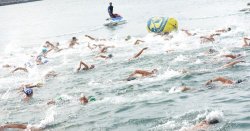 Над 300 плувци от цял свят скачат в морето за Международния маратон в Бургас