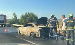 Екшън край Бургас: Автомобил избухна, движението към &bdquo;Ветрен&ldquo; е блокирано