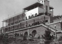 88 ГОДИНИ ИСТОРИЯ НАД МОРЕТО: Как се ражда символът на Бургас (СНИМКИ)