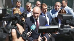 Радев коментира ситуацията около Иран: Ако не беше правителството, 15 самолета-цистерни щяха да останат на летището в София до октомври