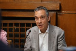 Николов отговори на слуховете за президентския вот: До &bdquo;Евровизия&ldquo; политиката не ме интересува