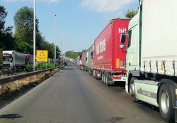 Стоп за камионите над 12 тона: ограничават трафика по &bdquo;Тракия&ldquo;, &bdquo;Струма&ldquo; и през Кресненското дефиле