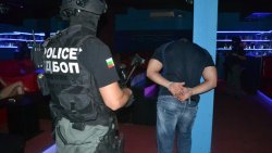 Удар в Слънчев бряг: 4 ареста и открити наркотици, вейп с HHC и 172 капсули райски газ