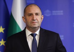 Румен Радев с тревожно предупреждение: Всеки ден в &bdquo;сивия списък&ldquo; носи негативи за България