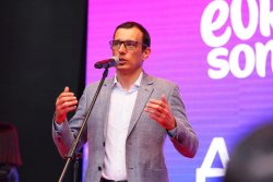 Терзиев поиска пълна прозрачност за избора на Бургас за &bdquo;Евровизия 2027&ldquo;