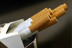 Хванаха българин на летище Бургас с 1000 кутии цигари за Манчестър