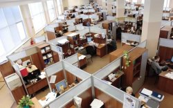 От днес държавата реже с 10% разходите за чиновници