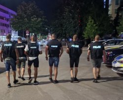 Удар в Слънчев бряг: Полиция нахлу в заведения и търговски обекти, четирима са задържани (СНИМКИ)