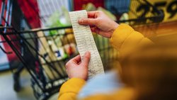 КЗП тръгва срещу &bdquo;надписаните&ldquo; цени: Глоби до 100 000 евро за всеки продукт