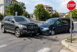 Шофьор с Мерцедес не спря на стоп в Айтос