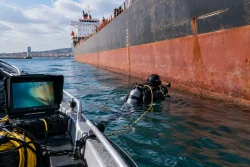 Водолази провериха танкера „Кайрос“ край Бургас за течове